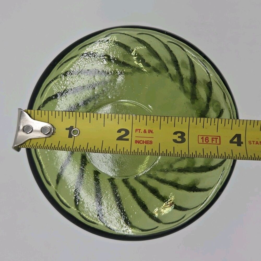 Vintage Green Glass Vase Swirl Pattern Scalloped Rim 8 Inches MCM Avocado Retro - Picture 7 of 7